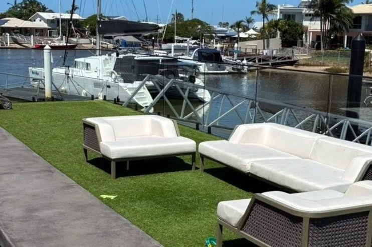 balcony synthetic grass.jpg